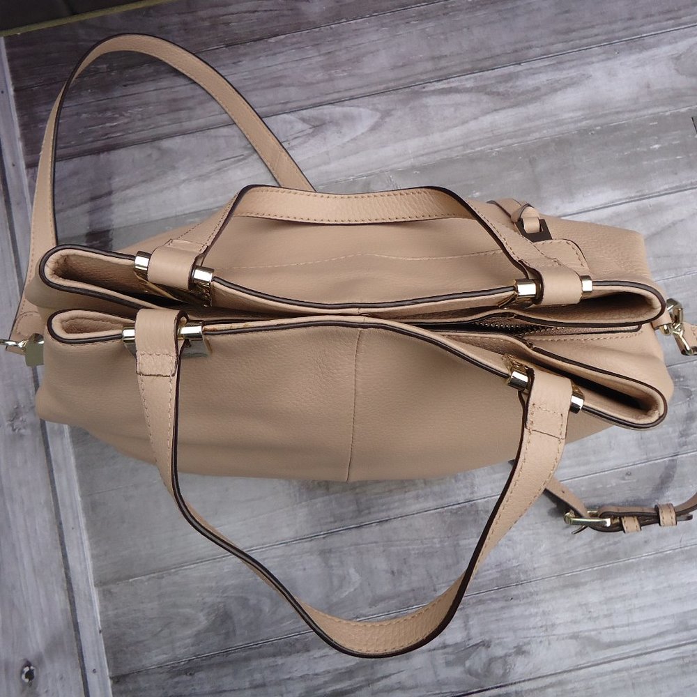 Vince Camuto shoulder bag. - Picture 5 of 16